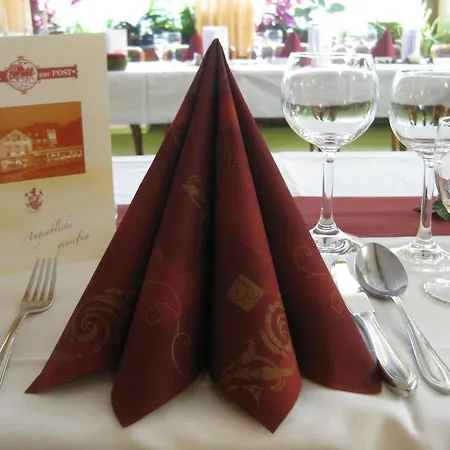 Land-gut-hotel Zur Post 호텔