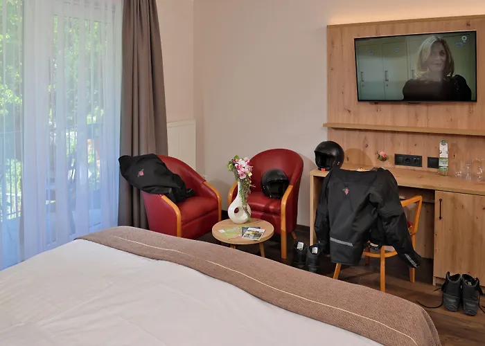 Land-gut-hotel Zur Post Hotel 3*